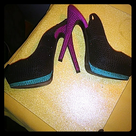 Woman's shoes, 4" heels, peep toe - Picture 1 of 5